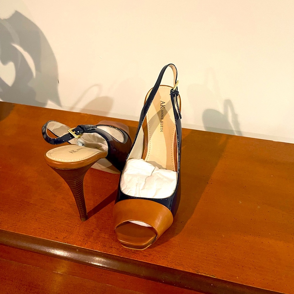 Anne Klein Sandal Heels Size 10 Cognac color never worn